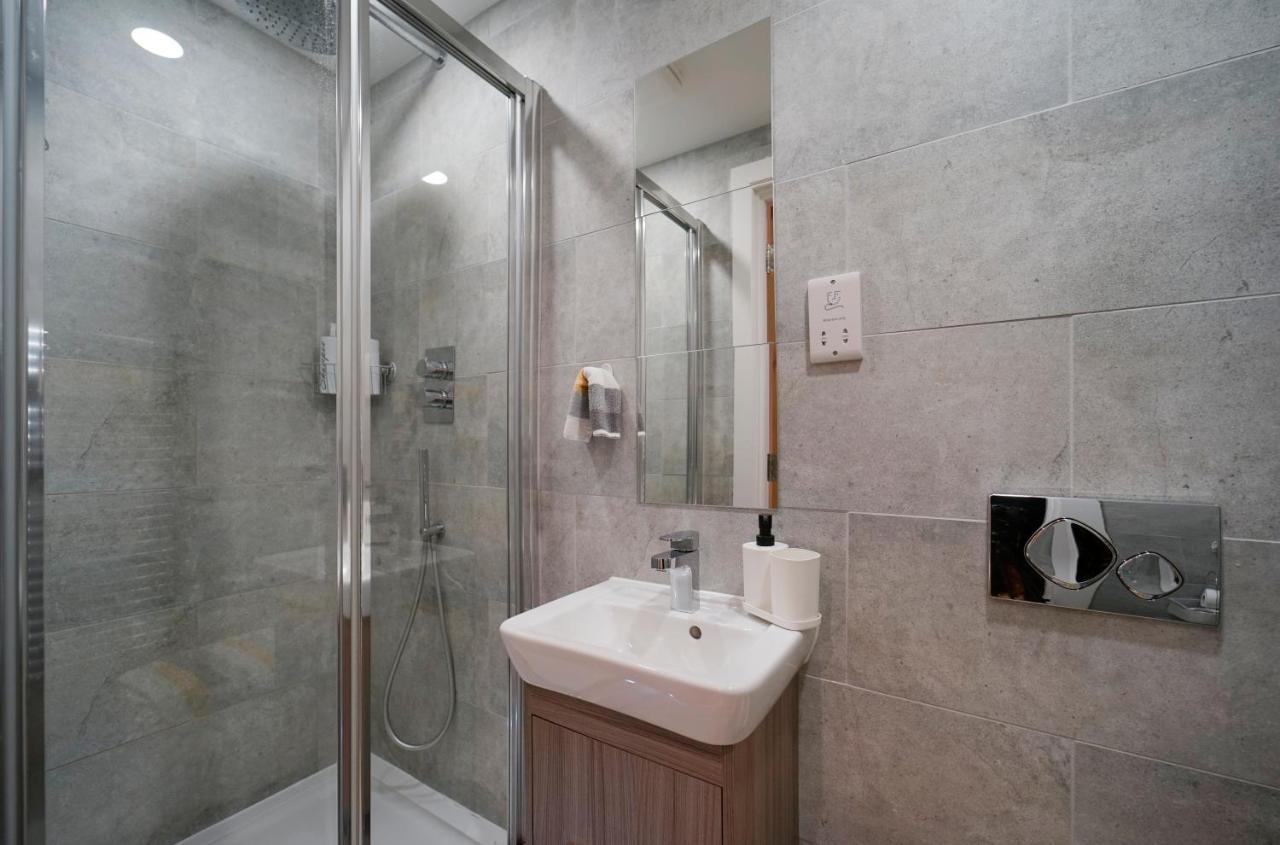 Modern 2 Bed Apartment With Juliet Balcony - Dhb Stays Leeds  Ngoại thất bức ảnh