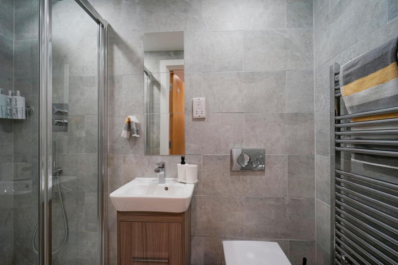 Modern 2 Bed Apartment With Juliet Balcony - Dhb Stays Leeds  Ngoại thất bức ảnh